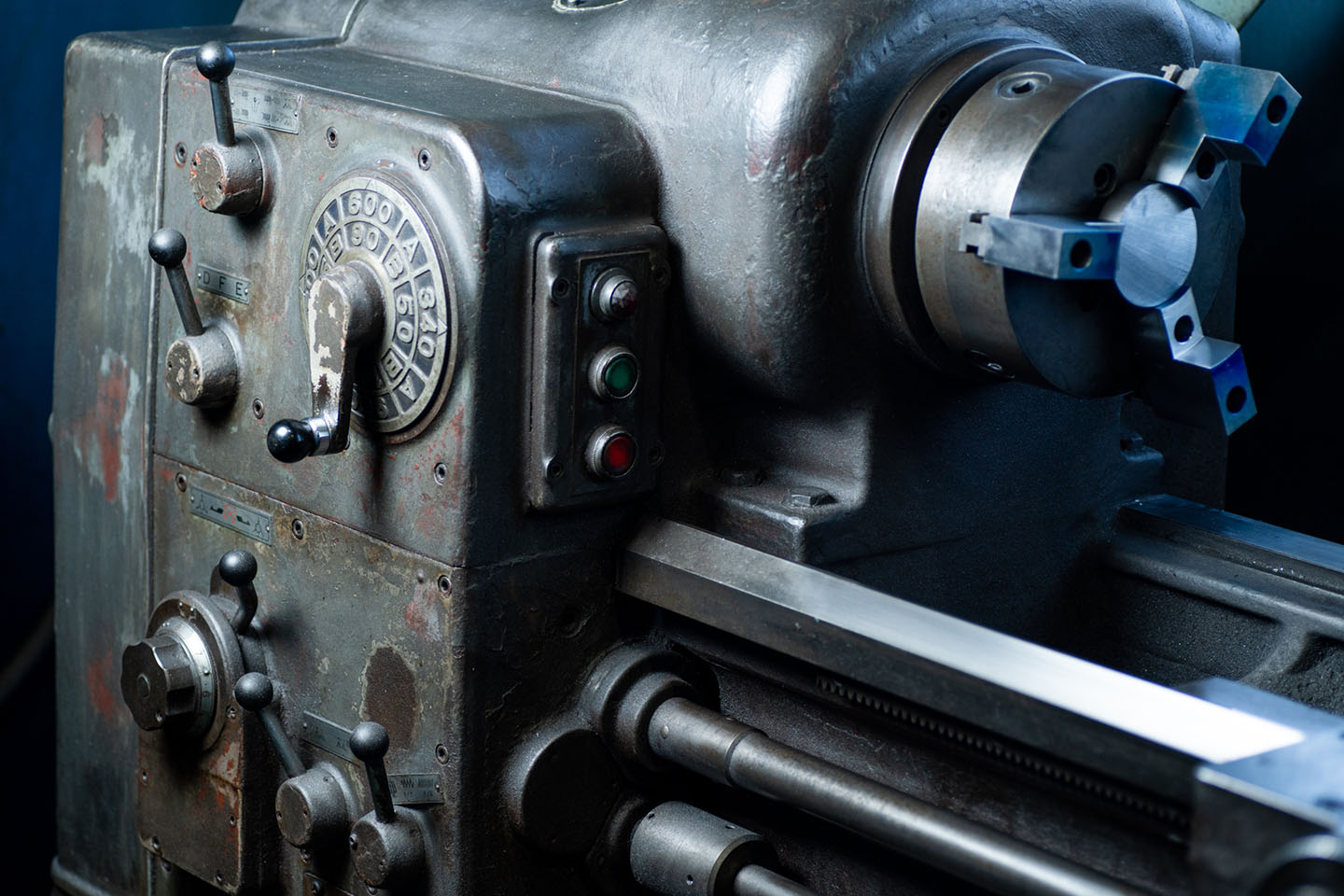 歴史のある機械の写真